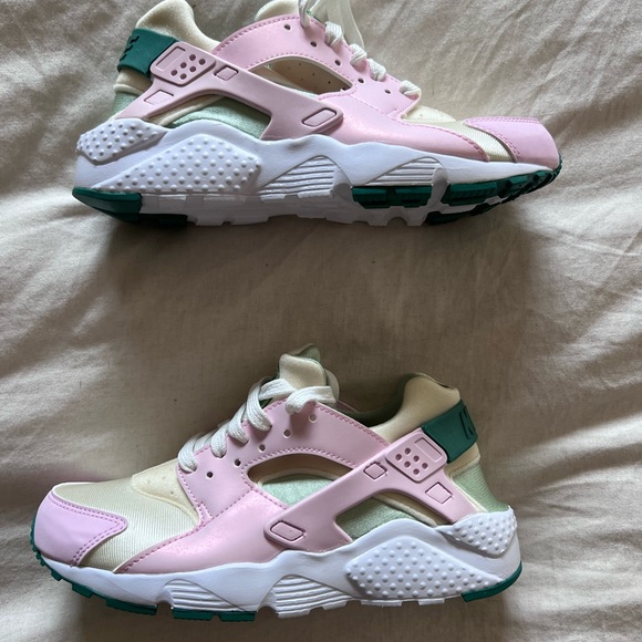 Nike Air Huarache Pink Sneakers - Picture 2 of 6